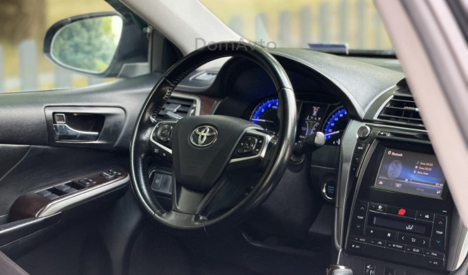Toyota Camry 2015 года