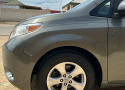 Toyota Sienna 2011 года