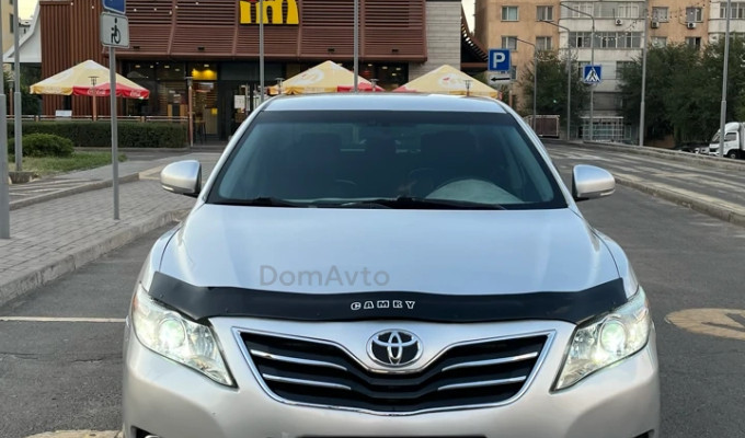 Toyota Camry 2010 года