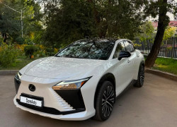 Lexus RZ 2023 года