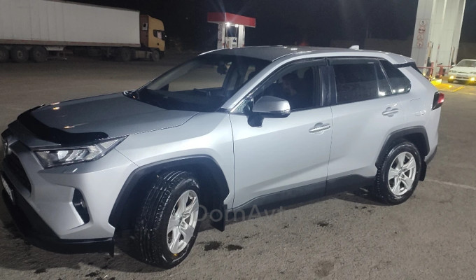 Toyota RAV4 2021 года