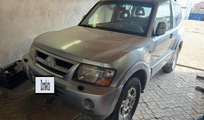 Mitsubishi Pajero 2005 года