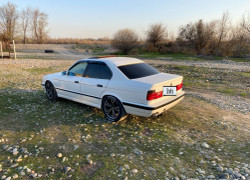 BMW 5 серия 1990 года