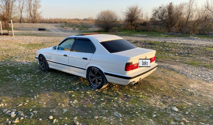 BMW 5 серия 1990 года