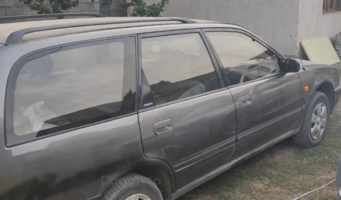 Nissan Primera 1993 года