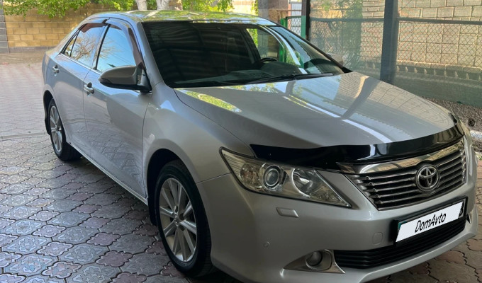 Toyota Camry 2012 года