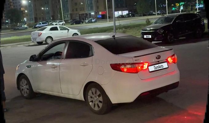 Kia Rio 2015 года