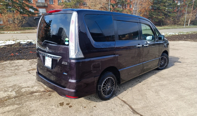Nissan Serena 2011 года