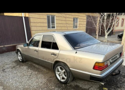 Mercedes-Benz E-Класс 1992 года