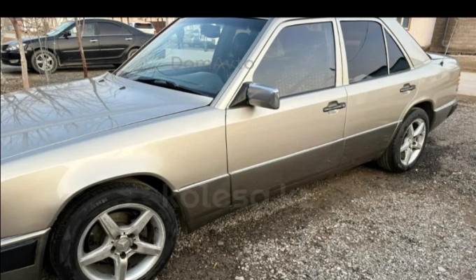 Mercedes-Benz E-Класс 1992 года