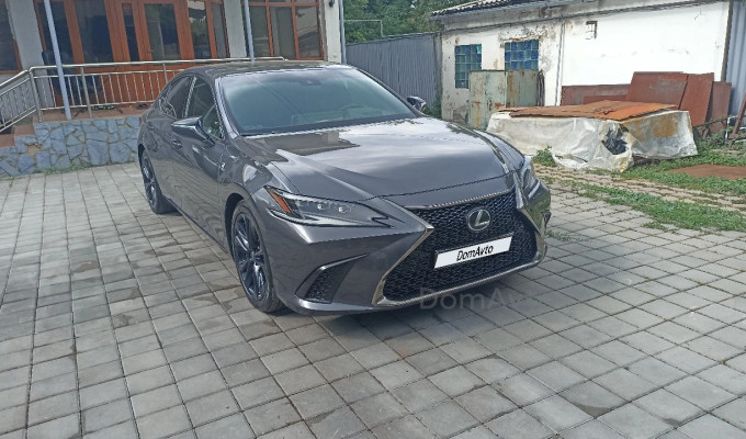 Lexus ES 2022 года