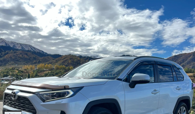 Toyota RAV4 2021 года