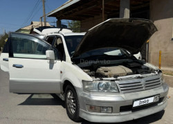 Mitsubishi Chariot 1999 года