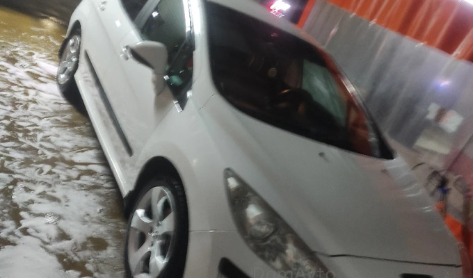 Peugeot 308 2009 года