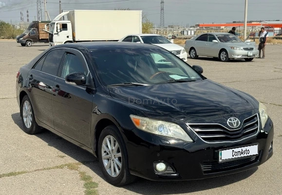 Toyota Camry 2010 года