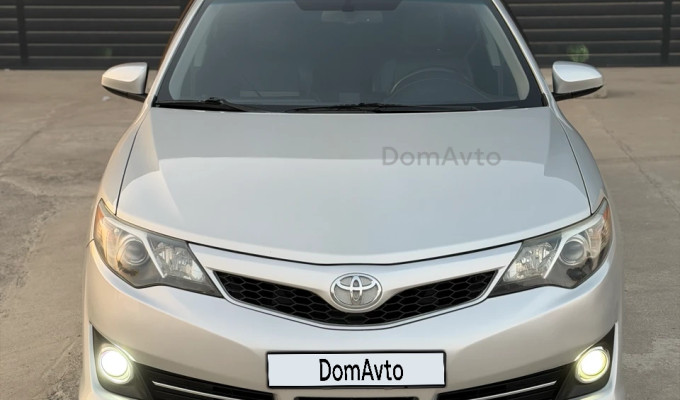Toyota Camry 2013 года