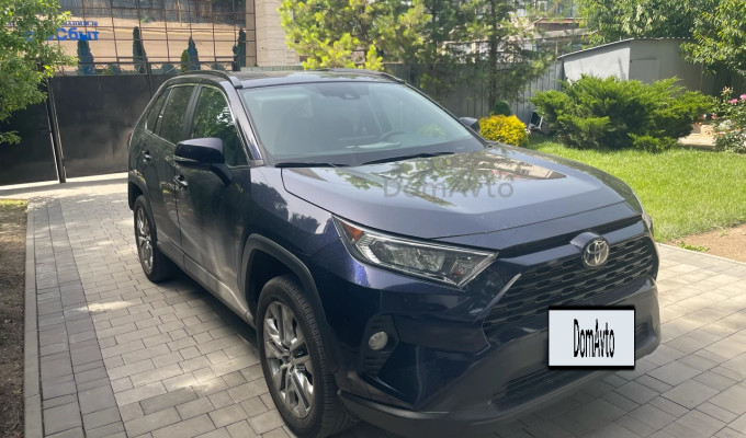 Toyota RAV4 2021 года