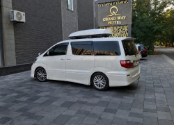 Toyota Alphard 2008 года