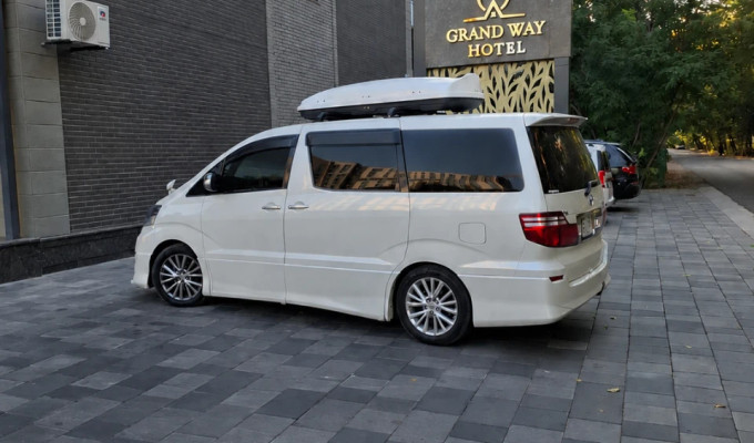 Toyota Alphard 2008 года
