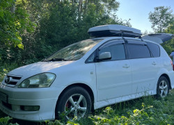 Toyota Ipsum 2003 года