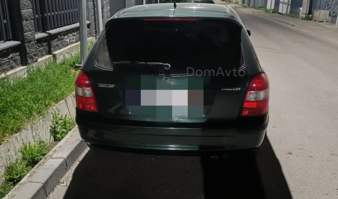 Mazda 323 1998 года