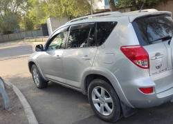 Toyota RAV4 2007 года