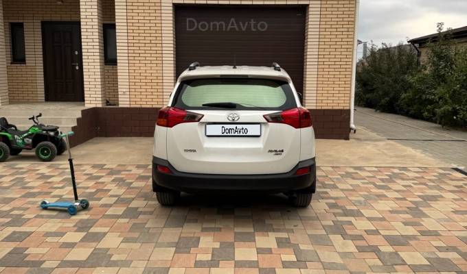 Toyota RAV4 2014 года