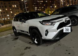 Toyota RAV4 2020 года