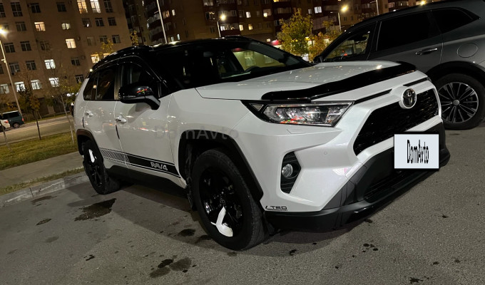 Toyota RAV4 2020 года