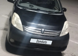 Toyota Isis 2005 года