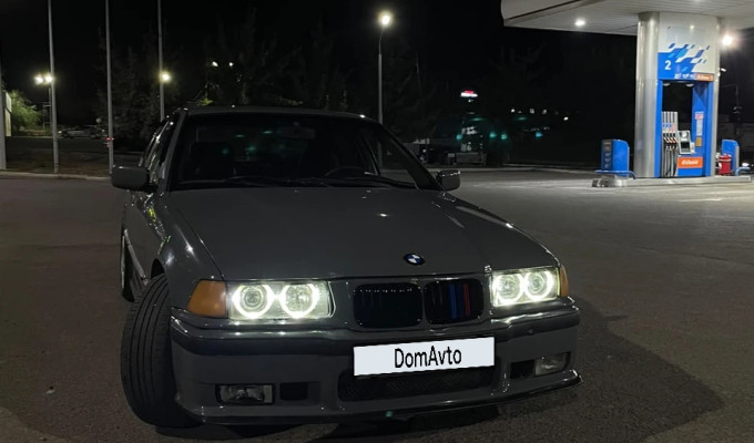 BMW 3 серия 1992 года