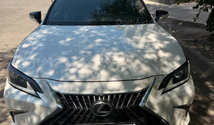 Lexus ES 2018 года