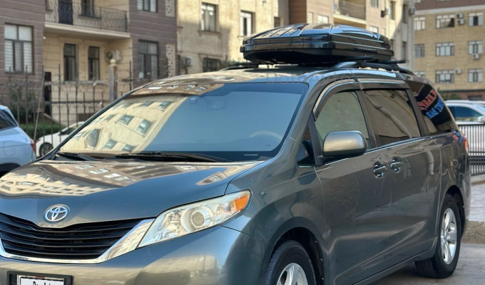 Toyota Sienna 2013 года