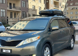 Toyota Sienna 2013 года