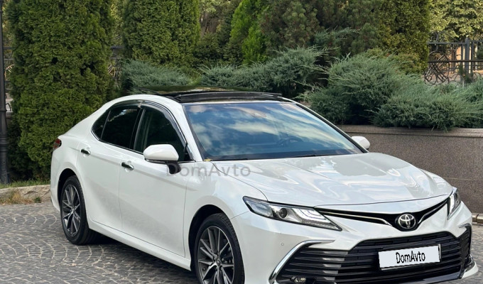 Toyota Camry 2022 года
