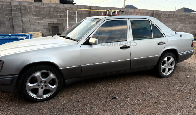 Mercedes-Benz E-Класс 1993 года