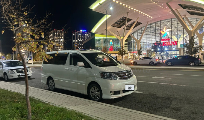 Toyota Alphard 2004 года