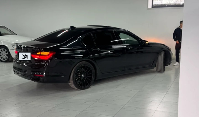 BMW 7 серия 2017 года