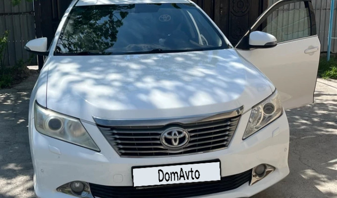 Toyota Camry 2013 года