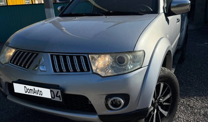 Mitsubishi Pajero Sport 2013 года