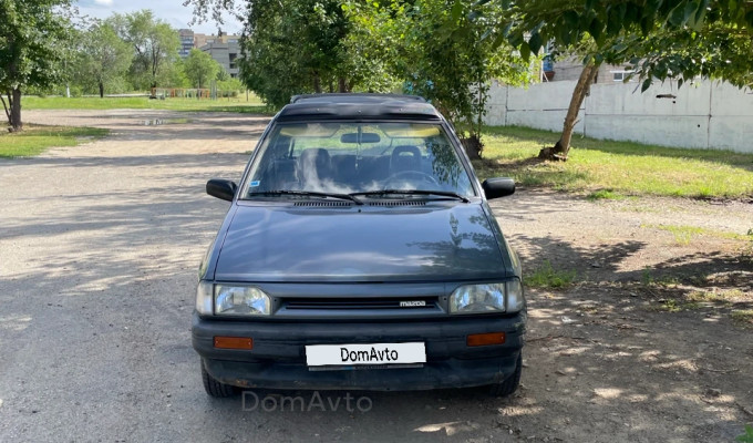 Mazda 121 1990 года