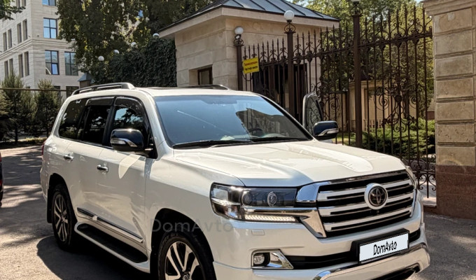 Toyota Land Cruiser 2017 года