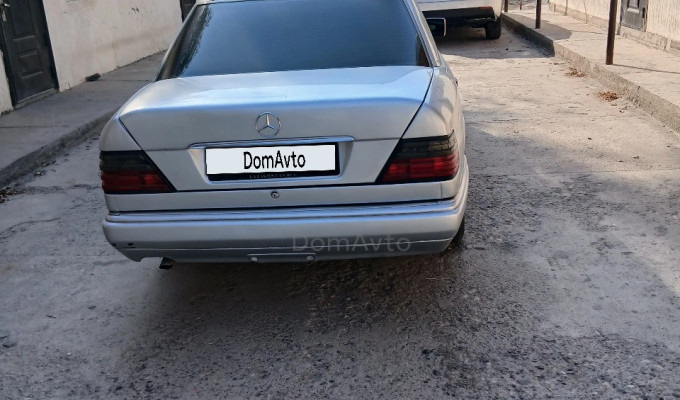 Mercedes-Benz E-Класс 1994 года