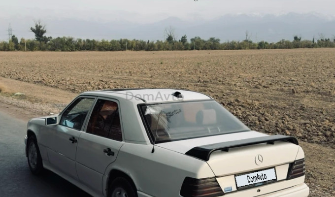 Mercedes-Benz E-Класс 1990 года