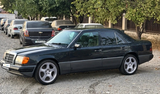 Mercedes-Benz E-Класс 1993 года
