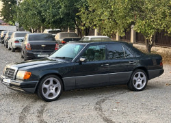 Mercedes-Benz E-Класс 1993 года