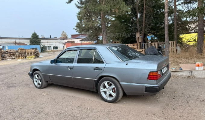 Mercedes-Benz E-Класс 1990 года