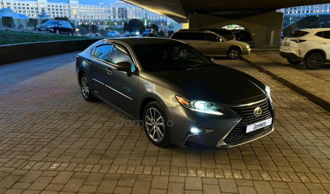 Lexus ES 2015 года