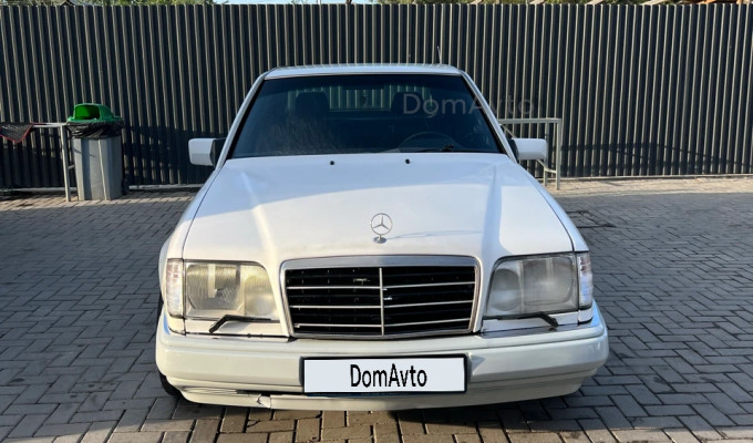 Mercedes-Benz E-Класс 1993 года