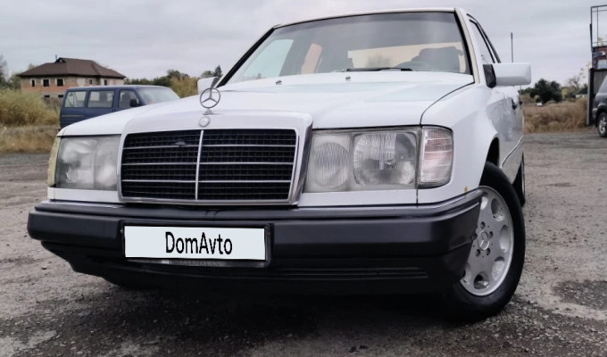 Mercedes-Benz E-Класс 1990 года